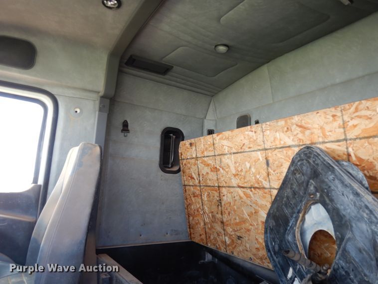 image for item DM6274 2011 Mack CHU613  semi truck cab and chassis