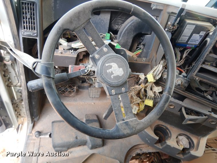 image for item DM6274 2011 Mack CHU613  semi truck cab and chassis