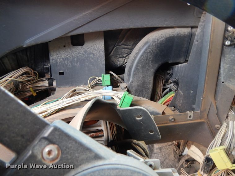 image for item DM6274 2011 Mack CHU613  semi truck cab and chassis