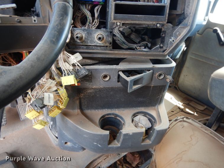 image for item DM6274 2011 Mack CHU613  semi truck cab and chassis