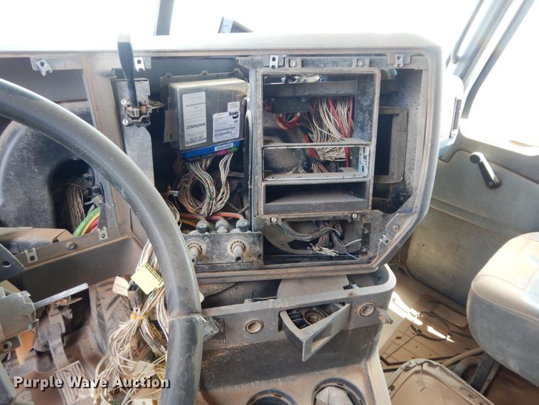 image for item DM6274 2011 Mack CHU613  semi truck cab and chassis