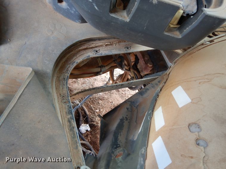 image for item DM6274 2011 Mack CHU613  semi truck cab and chassis