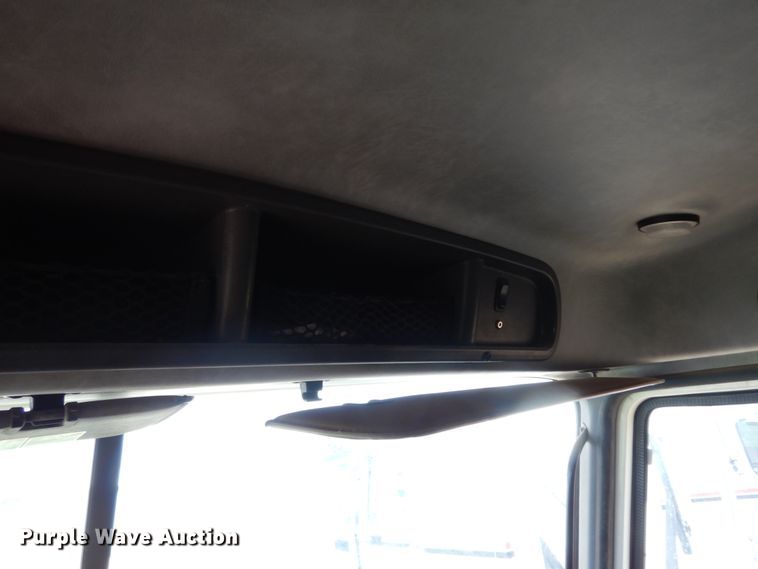 image for item DM6274 2011 Mack CHU613  semi truck cab and chassis