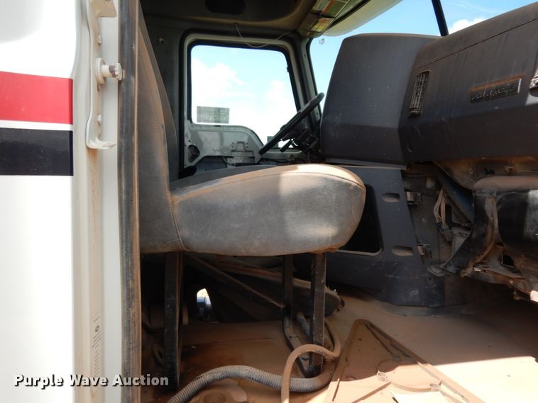 image for item DM6274 2011 Mack CHU613  semi truck cab and chassis