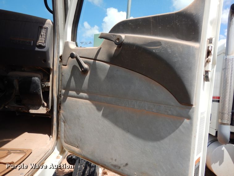 image for item DM6274 2011 Mack CHU613  semi truck cab and chassis