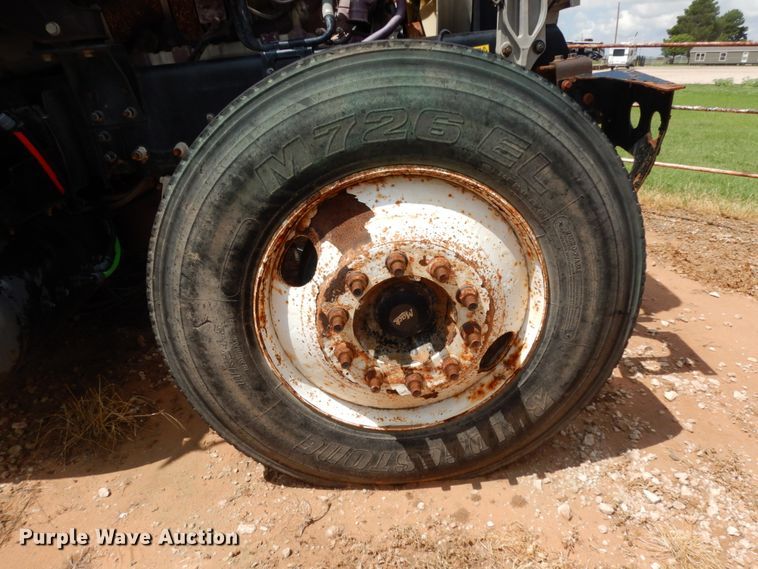 image for item DM6274 2011 Mack CHU613  semi truck cab and chassis