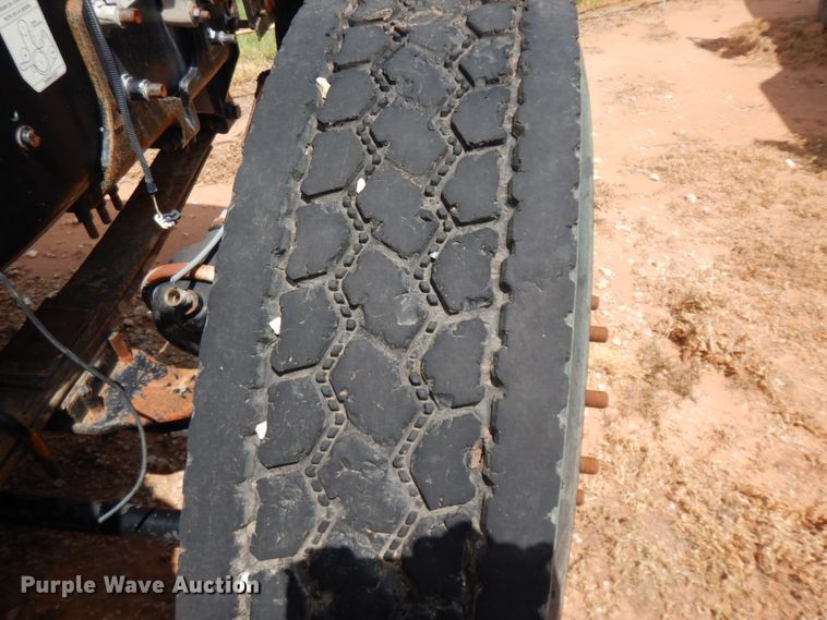 image for item DM6274 2011 Mack CHU613  semi truck cab and chassis