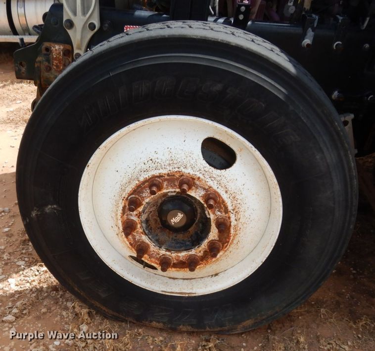 image for item DM6274 2011 Mack CHU613  semi truck cab and chassis