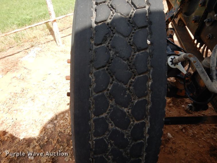 image for item DM6274 2011 Mack CHU613  semi truck cab and chassis