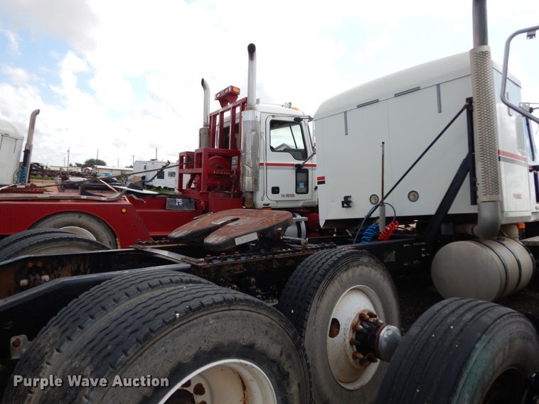 image for item DM6276 2010 Mack CHU613  semi truck