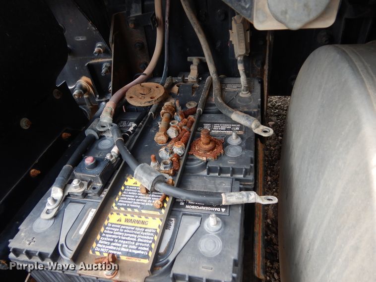 image for item DM6276 2010 Mack CHU613  semi truck