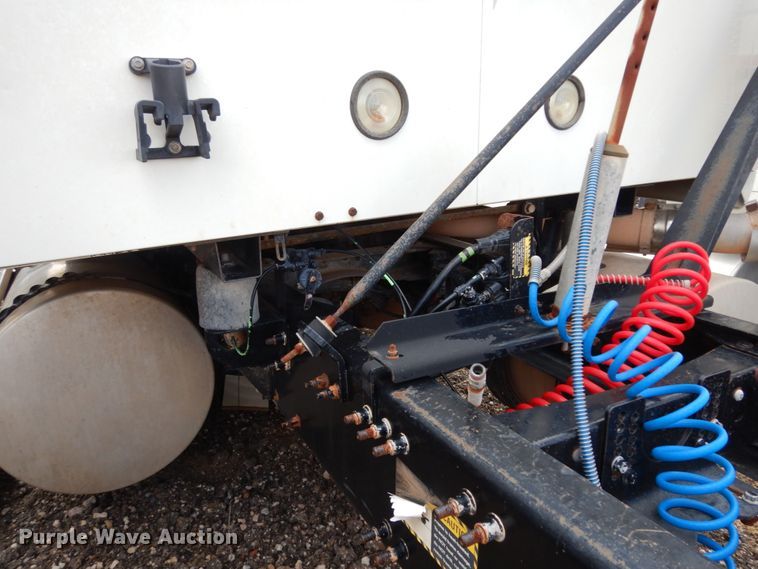 image for item DM6276 2010 Mack CHU613  semi truck