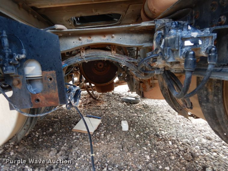 image for item DM6276 2010 Mack CHU613  semi truck