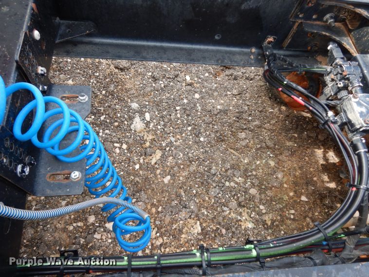 image for item DM6276 2010 Mack CHU613  semi truck