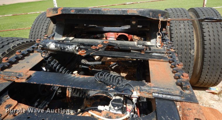 image for item DM6276 2010 Mack CHU613  semi truck