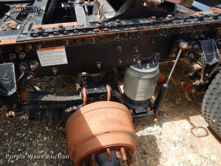 image for item DM6276 2010 Mack CHU613  semi truck