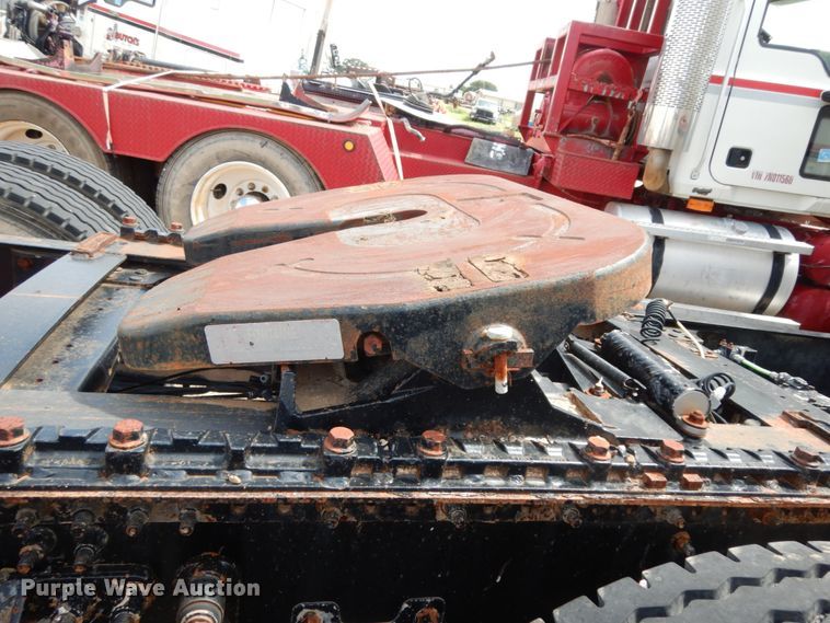 image for item DM6276 2010 Mack CHU613  semi truck