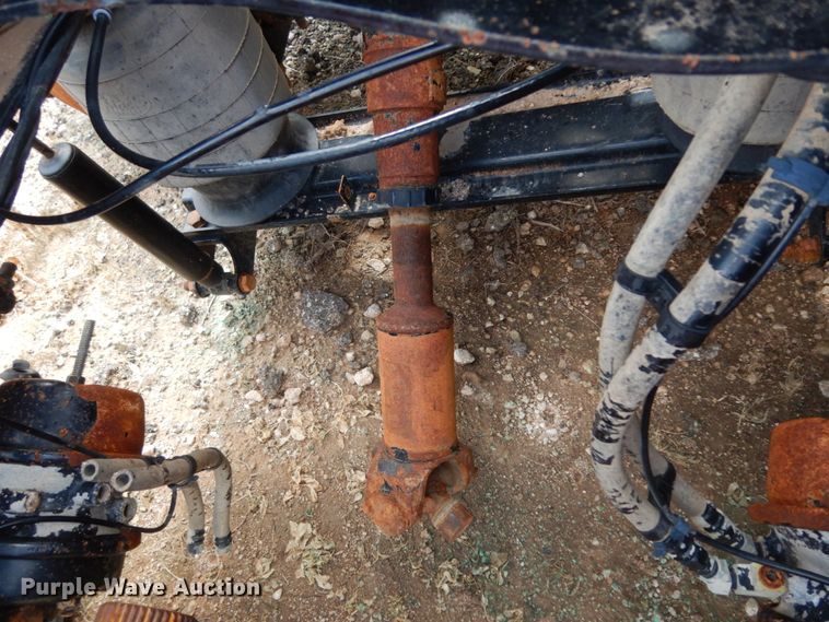 image for item DM6276 2010 Mack CHU613  semi truck