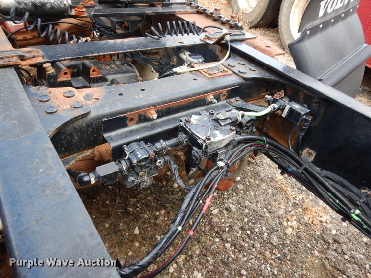 image for item DM6276 2010 Mack CHU613  semi truck