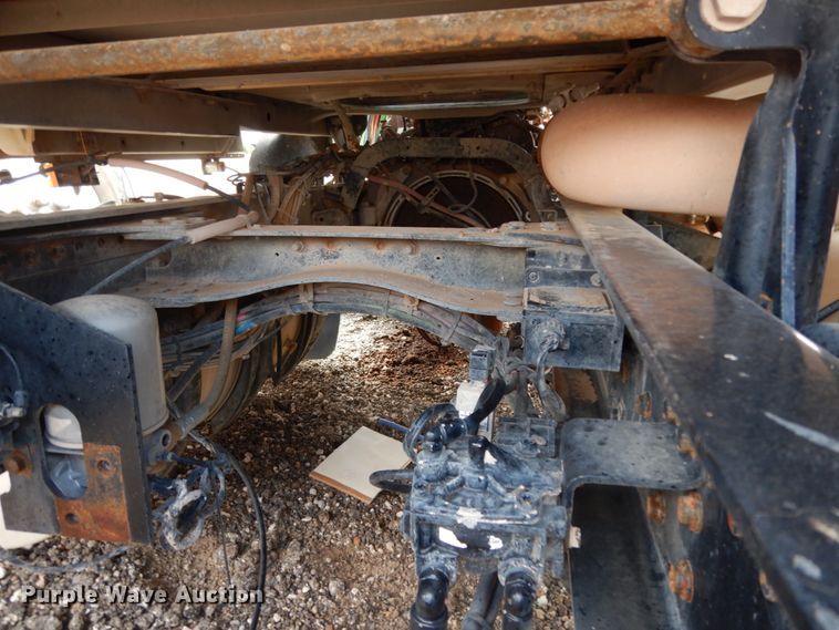 image for item DM6276 2010 Mack CHU613  semi truck