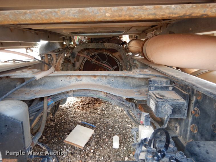 image for item DM6276 2010 Mack CHU613  semi truck