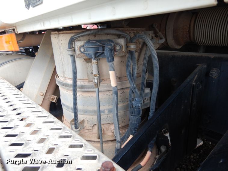 image for item DM6276 2010 Mack CHU613  semi truck