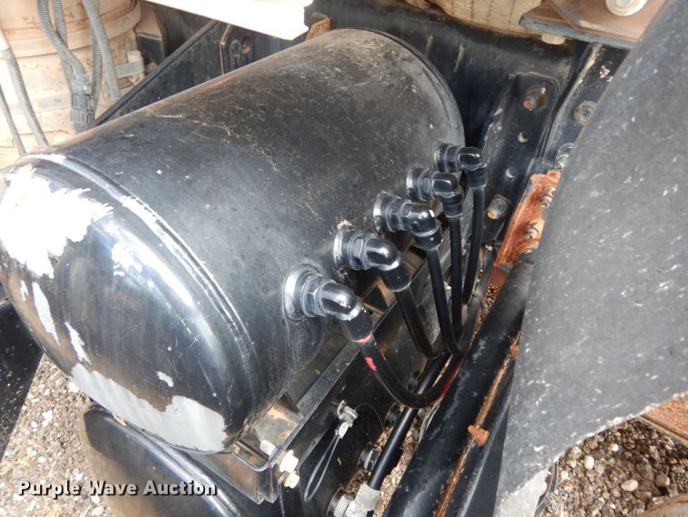 image for item DM6276 2010 Mack CHU613  semi truck