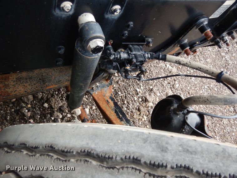 image for item DM6276 2010 Mack CHU613  semi truck