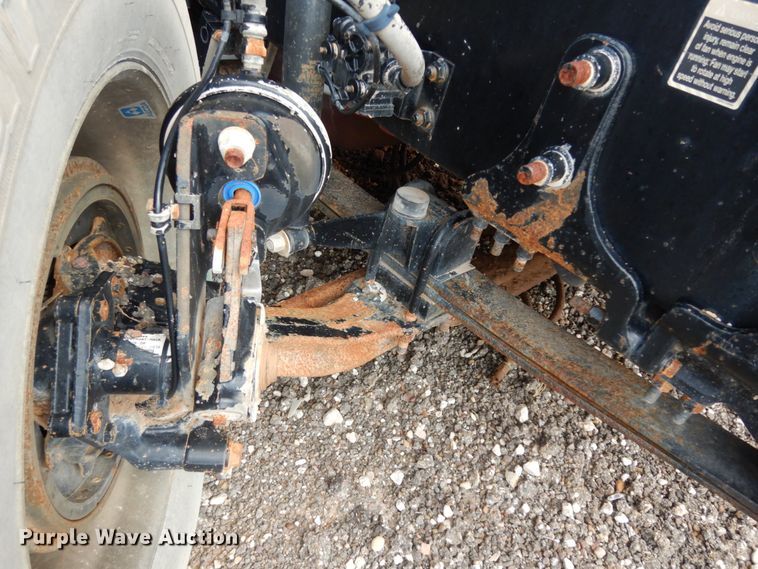 image for item DM6276 2010 Mack CHU613  semi truck