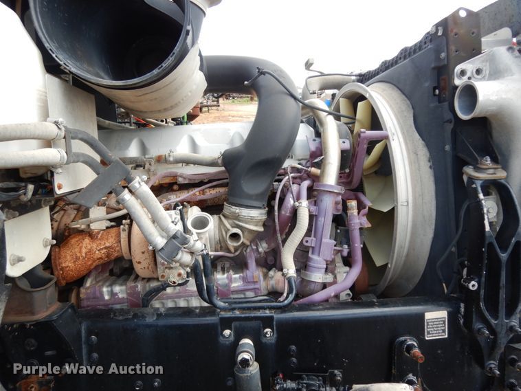 image for item DM6276 2010 Mack CHU613  semi truck