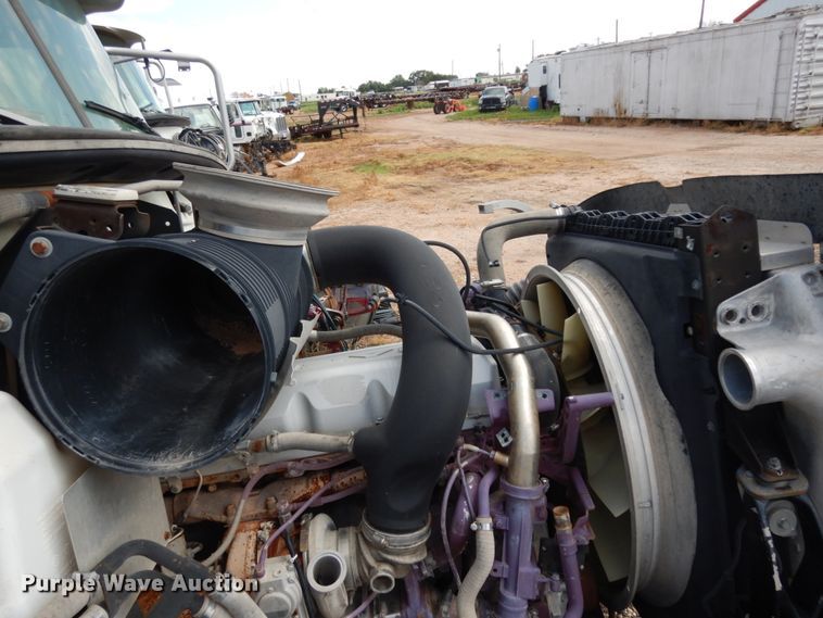 image for item DM6276 2010 Mack CHU613  semi truck