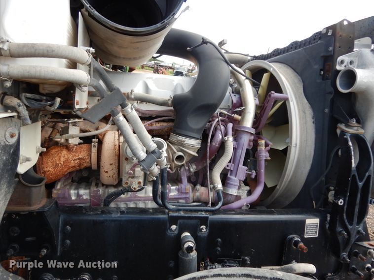 image for item DM6276 2010 Mack CHU613  semi truck