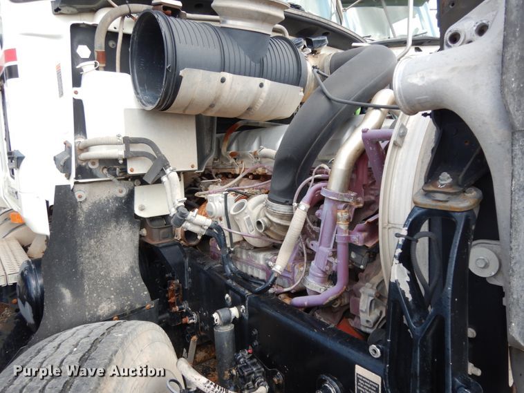 image for item DM6276 2010 Mack CHU613  semi truck