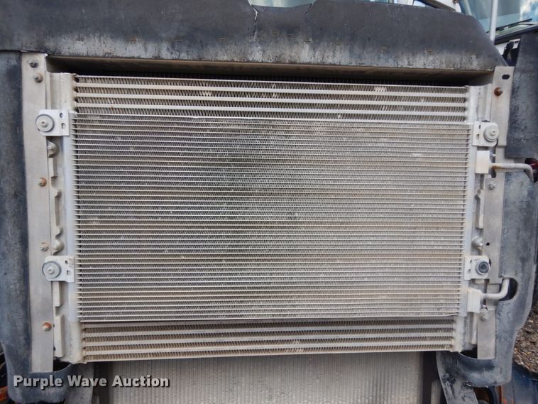 image for item DM6276 2010 Mack CHU613  semi truck