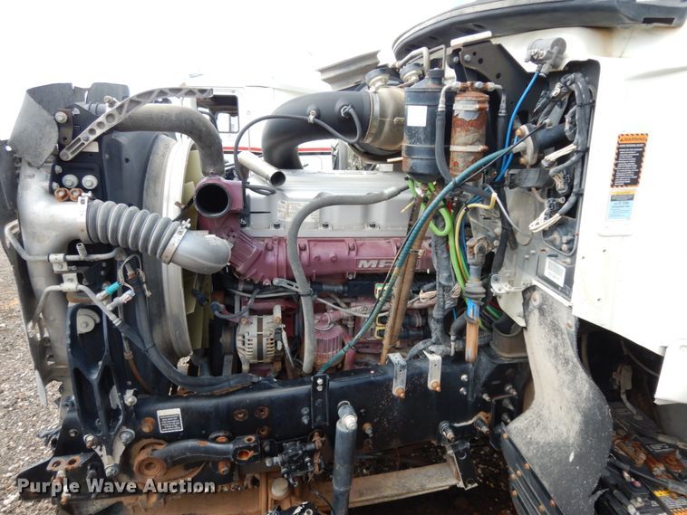 image for item DM6276 2010 Mack CHU613  semi truck