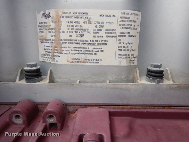 image for item DM6276 2010 Mack CHU613  semi truck