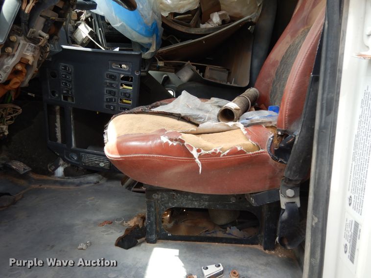 image for item DM6276 2010 Mack CHU613  semi truck