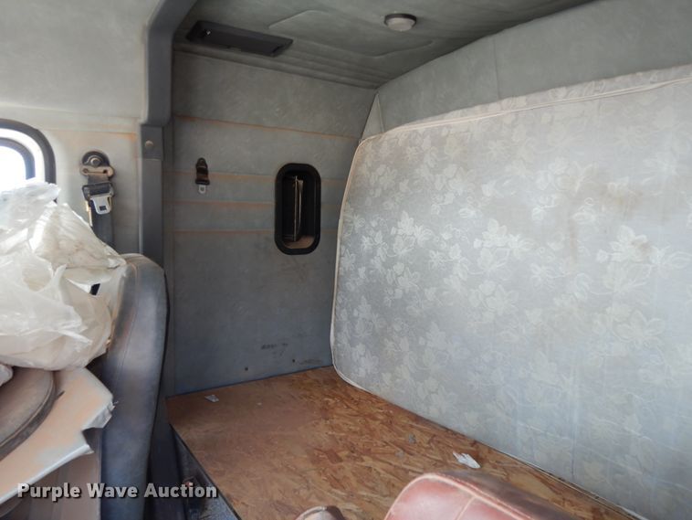 image for item DM6276 2010 Mack CHU613  semi truck