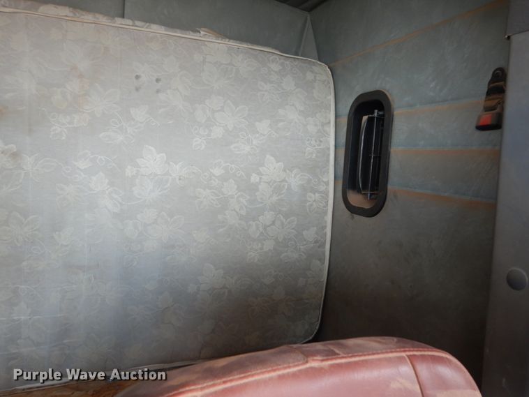 image for item DM6276 2010 Mack CHU613  semi truck