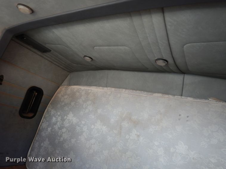 image for item DM6276 2010 Mack CHU613  semi truck