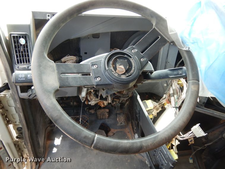 image for item DM6276 2010 Mack CHU613  semi truck