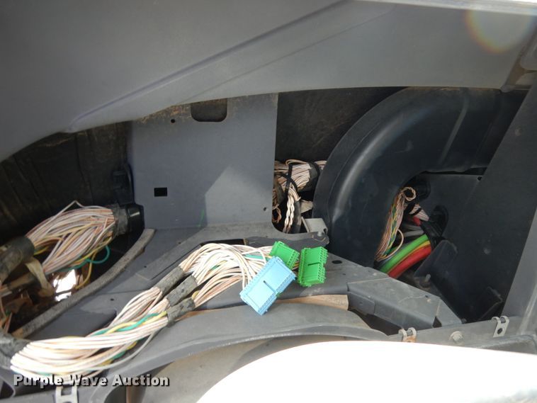 image for item DM6276 2010 Mack CHU613  semi truck