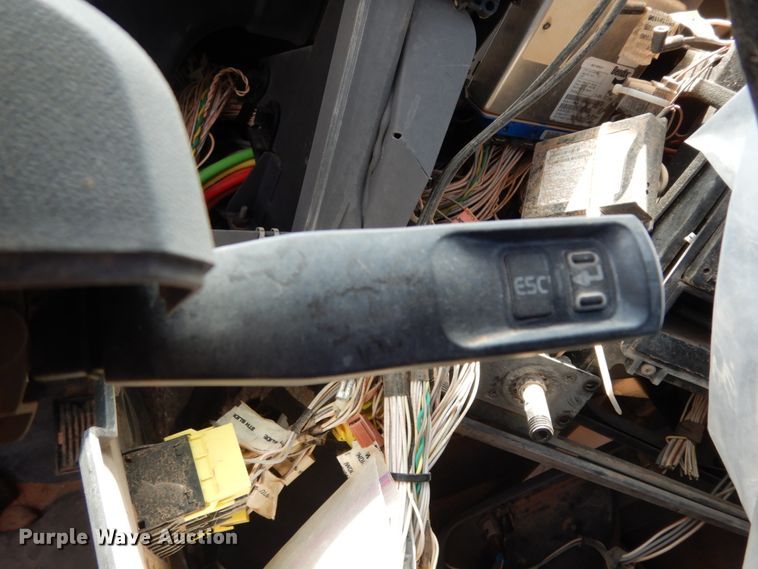 image for item DM6276 2010 Mack CHU613  semi truck