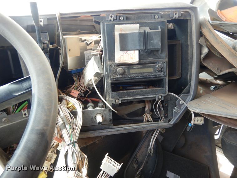 image for item DM6276 2010 Mack CHU613  semi truck