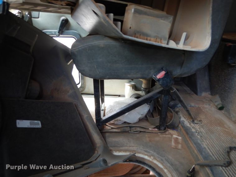 image for item DM6276 2010 Mack CHU613  semi truck