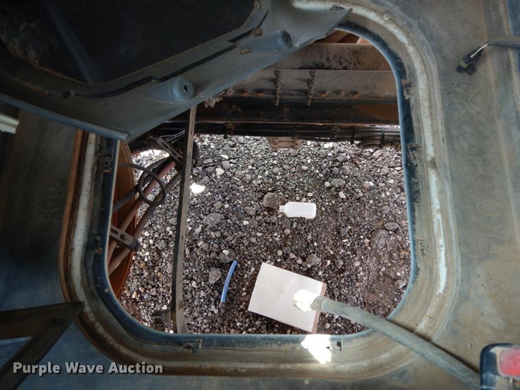 image for item DM6276 2010 Mack CHU613  semi truck