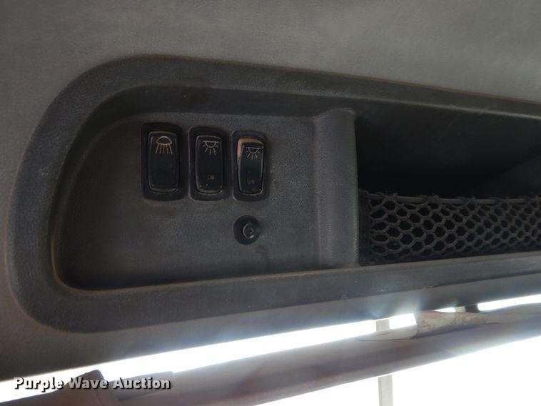 image for item DM6276 2010 Mack CHU613  semi truck