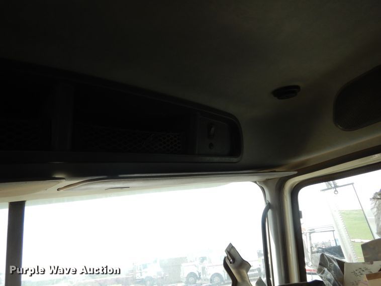 image for item DM6276 2010 Mack CHU613  semi truck