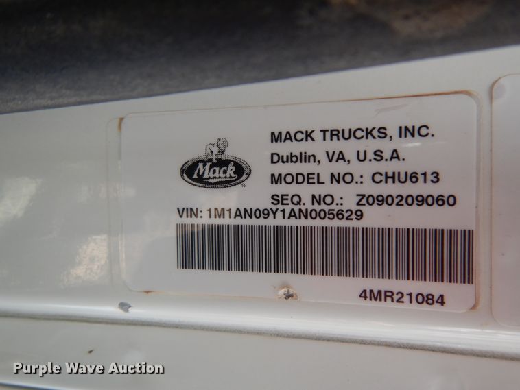 image for item DM6276 2010 Mack CHU613  semi truck