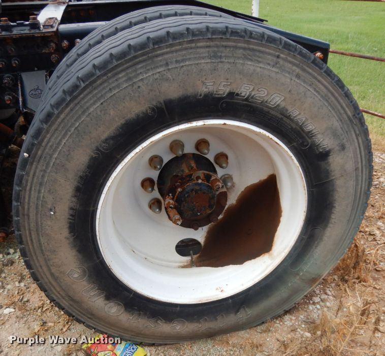 image for item DM6276 2010 Mack CHU613  semi truck